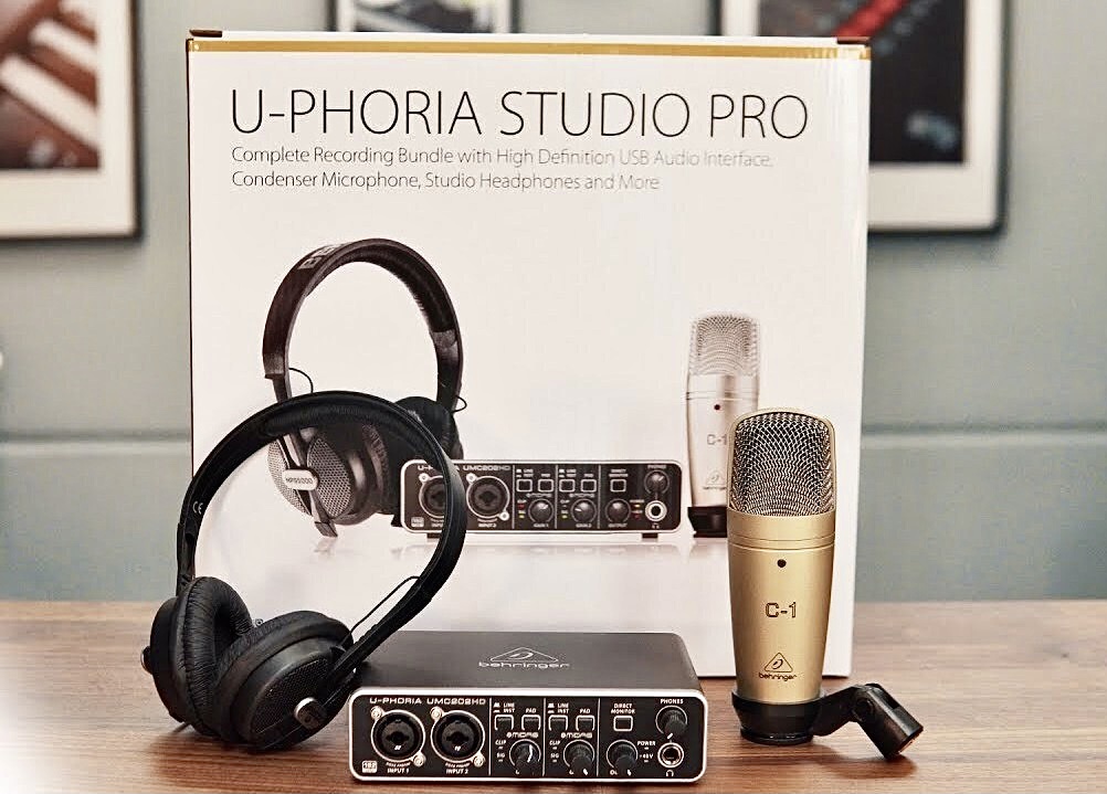 Комплект для звукозаписи Behringer U-Phoria Studio PRO