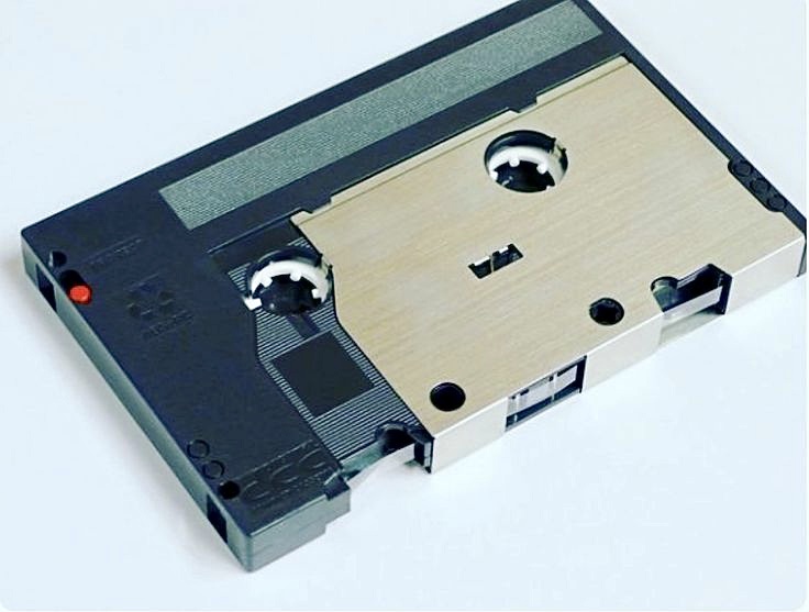 Digital Compact Cassette (DCC)